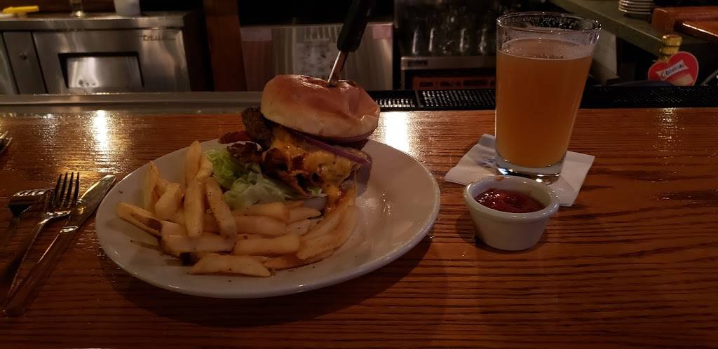 Henrys | restaurant | 2508 Independence Blvd, Wilmington, NC 28412, USA | 9107932929 OR +1 910-793-2929