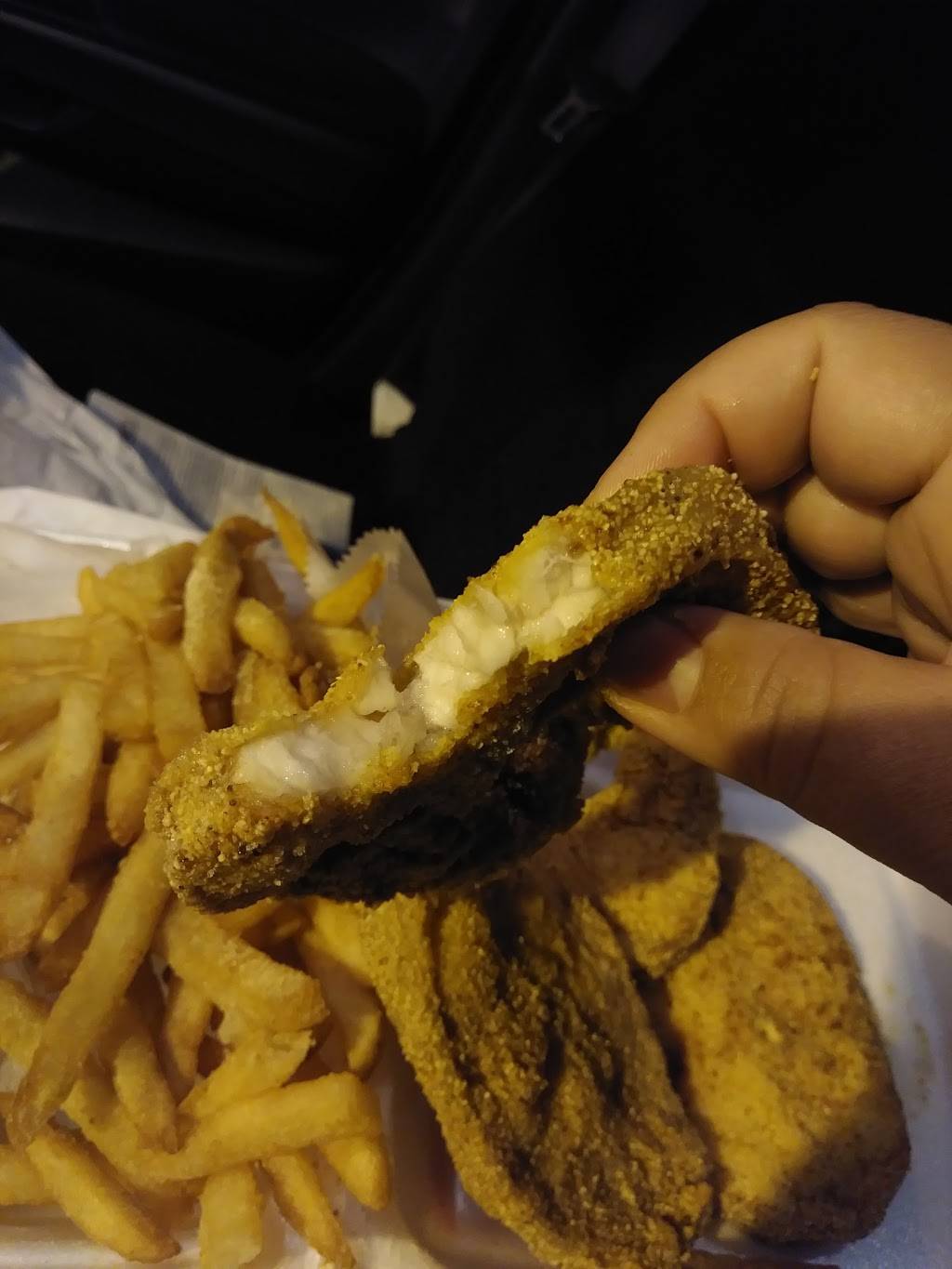 JJ Fish & Chicken | restaurant | 6212 W Capitol Dr, Milwaukee, WI 53216, USA | 4144614740 OR +1 414-461-4740