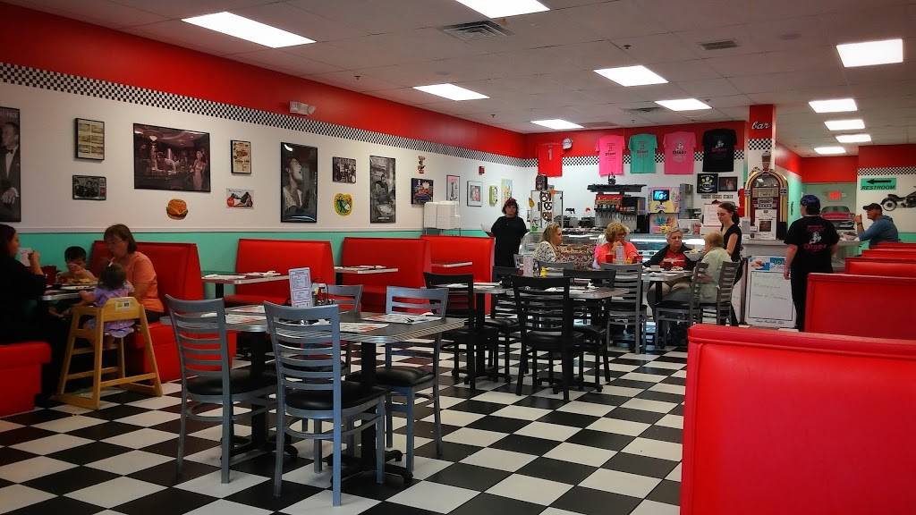 Martuccis Flashback Diner | restaurant | 400 Lacey Rd, Whiting, NJ 08759, USA | 7327161122 OR +1 732-716-1122