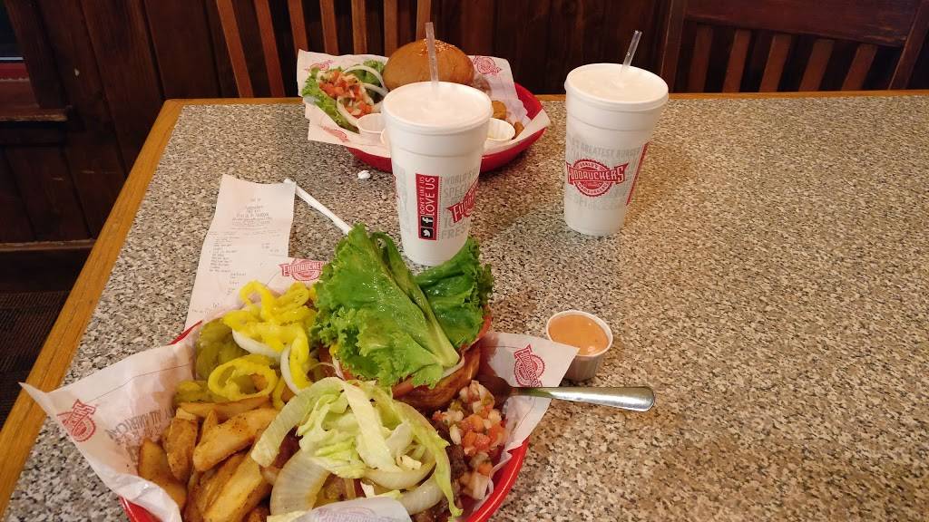 Fuddruckers | restaurant | 10435 N Kings Hwy, Myrtle Beach, SC 29572, USA | 8432728637 OR +1 843-272-8637