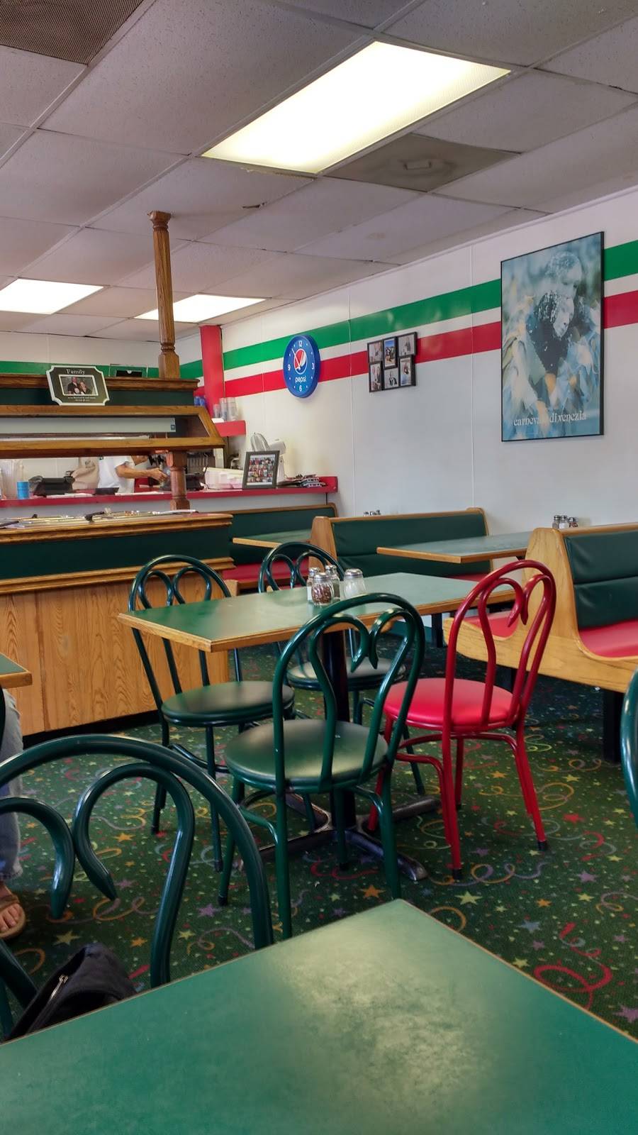 Little Italys Pizza | restaurant | 502 N Walnut St, Mt Carmel, IL 62863, USA | 6182624121 OR +1 618-262-4121