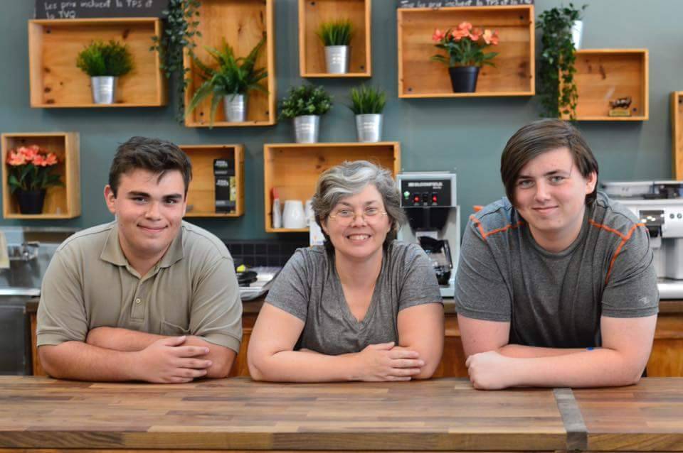 La Pointe Au Café | cafe | 11873 Rue Notre-Dame Est, Pointe-aux-Trembles, QC H1B 2Y2, Canada | 5146456100 OR +1 514-645-6100