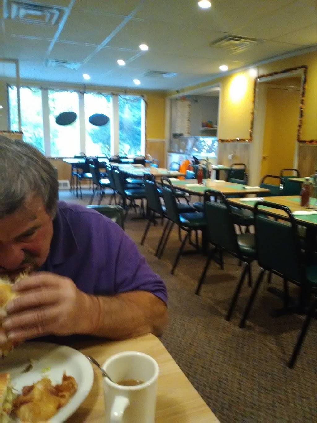 Hunners Pizza & Restaurant | restaurant | 811 Station St, Sturgeon, PA 15082, USA | 7249269636 OR +1 724-926-9636