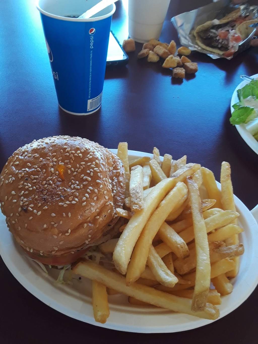 Thumbs Up Burgers & Deli | restaurant | 8465 Old Redwood Hwy #300, Windsor, CA 95492, USA | 7078377443 OR +1 707-837-7443