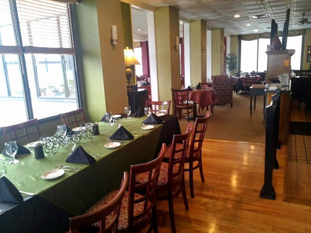 Sunset Bar & Grille | restaurant | 2140 Gunter Ave, Guntersville, AL 35976, USA | 2562640141 OR +1 256-264-0141