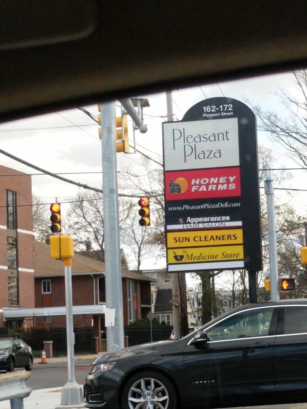 Pleasant Pizza & Grill | meal delivery | 166 Pleasant St, Marlborough, MA 01752, USA | 5084809090 OR +1 508-480-9090