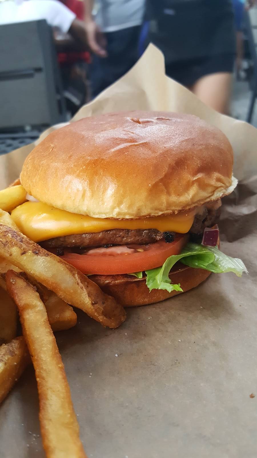 Harry Carays Tavern, Navy Pier | restaurant | 700 E Grand Ave, Chicago, IL 60611, USA | 3125279700 OR +1 312-527-9700