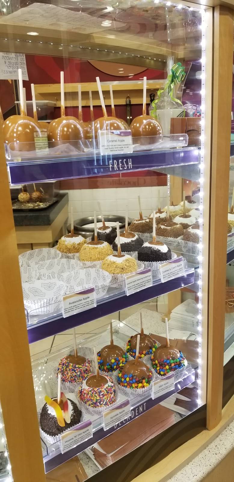 Cold Stone Creamery | bakery | 71 Silhavy Rd Ste 161, Valparaiso, IN 46383, USA | 2194763430 OR +1 219-476-3430