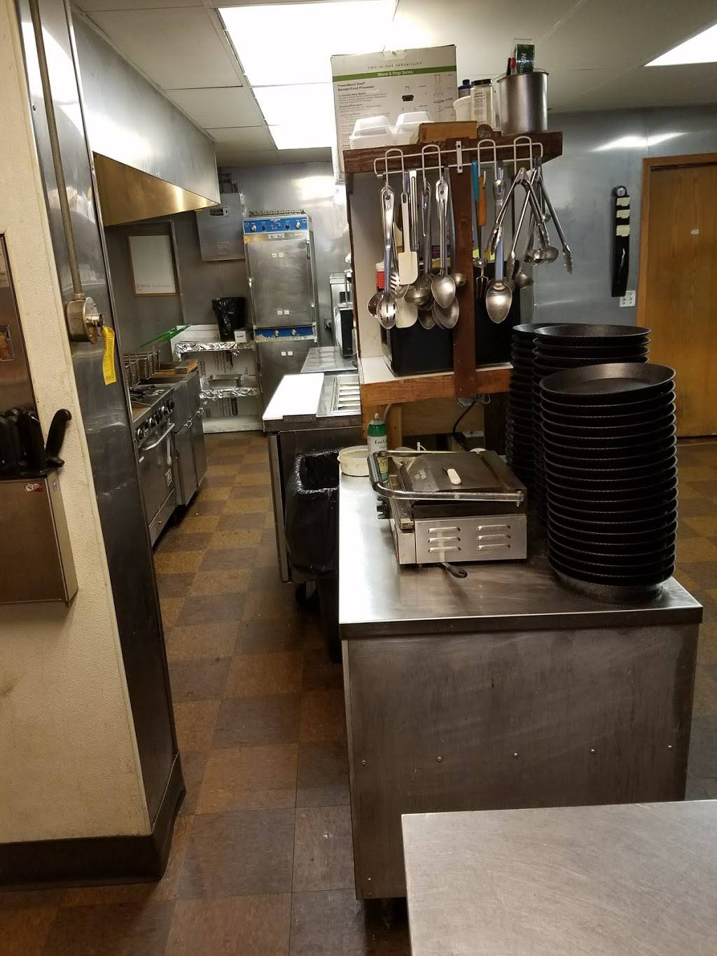 The Real MacCoys | restaurant | N1431 County Rd N, Whitewater, WI 53190, USA | 9205688988 OR +1 920-568-8988