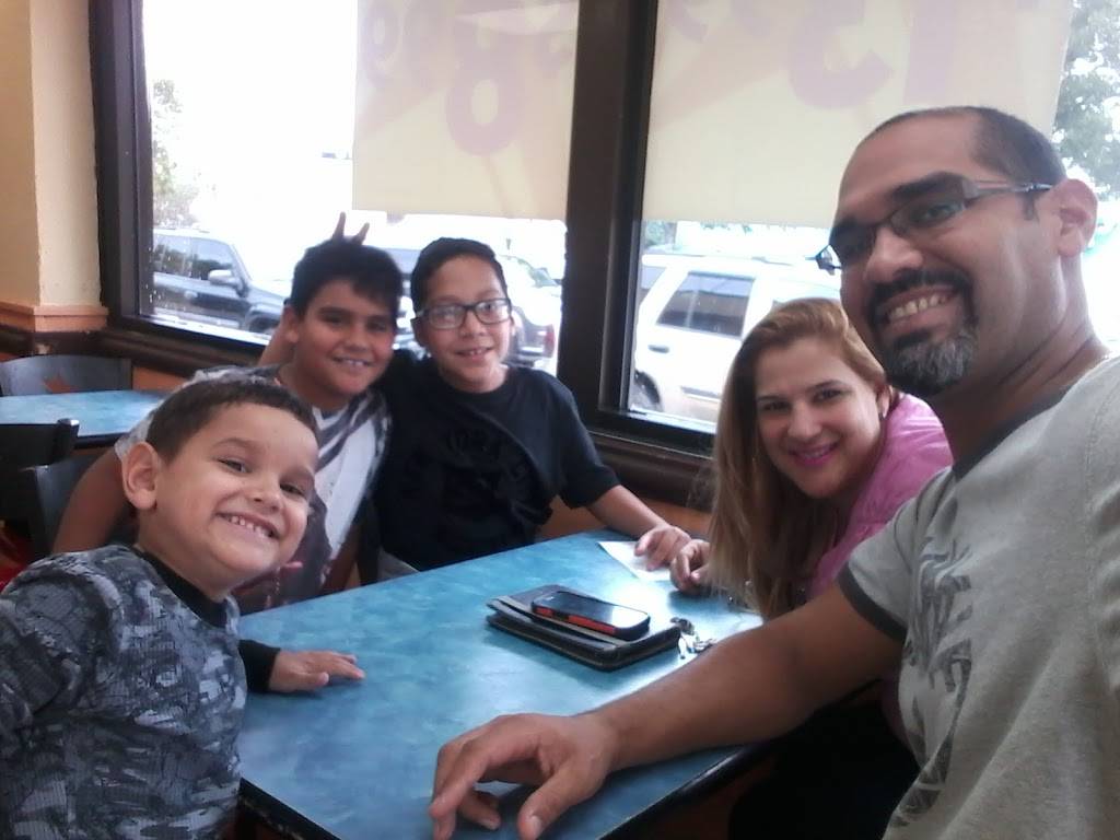 Churchs Chicken | restaurant | 345 N, Collins St, Joliet, IL 60432, USA | 8157235294 OR +1 815-723-5294