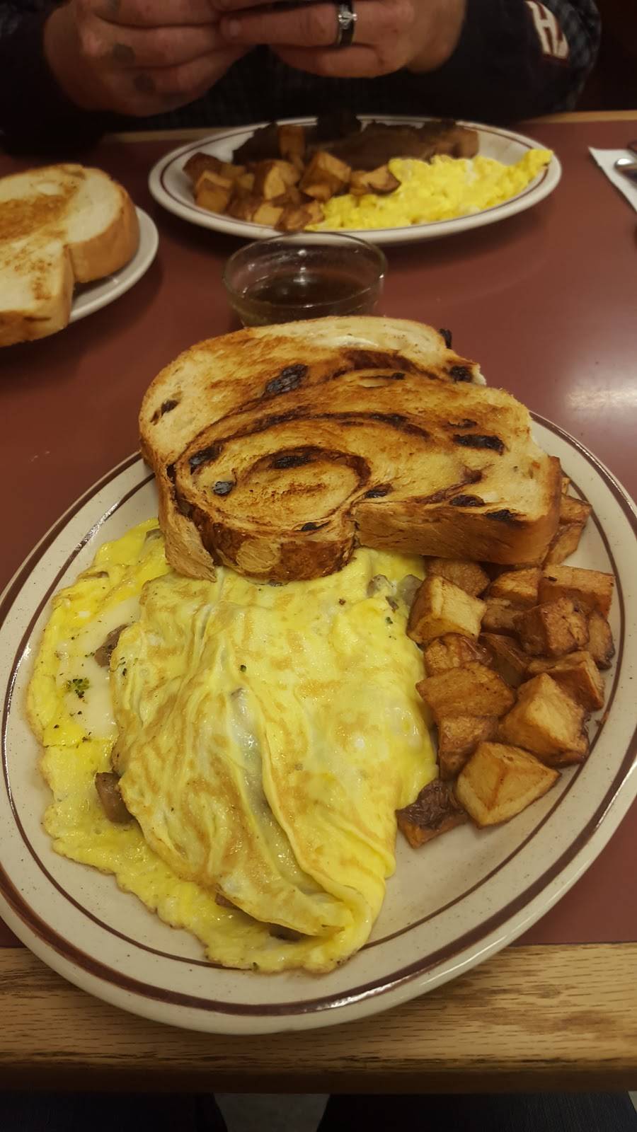 Kellys Country Kitchen | restaurant | 1075 NH-11, Farmington, NH 03835, USA | 6037554283 OR +1 603-755-4283