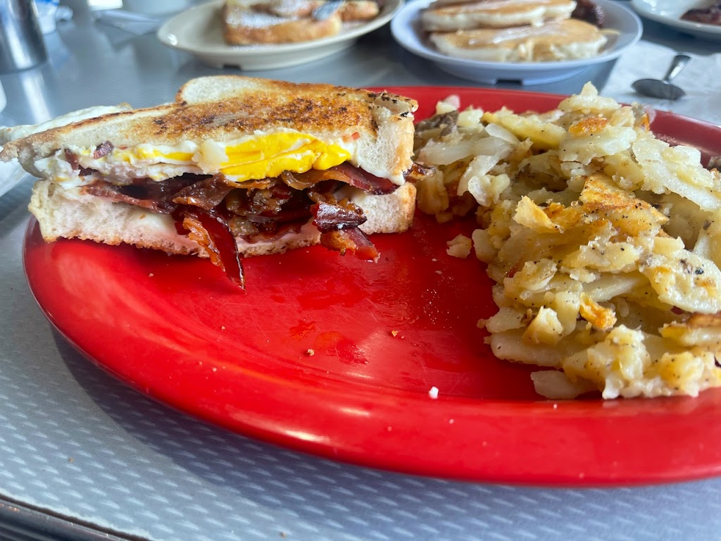 Stellas Diner | restaurant | 110 Wolf St, Syracuse, NY 13208, USA | 3154250353 OR +1 315-425-0353