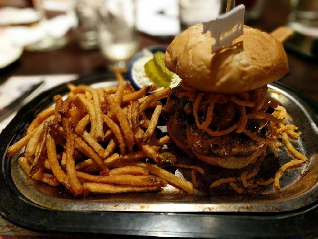 Ikes Food & Cocktails | restaurant | 4400 W 78th St, Bloomington, MN 55435, USA | 9528314537 OR +1 952-831-4537