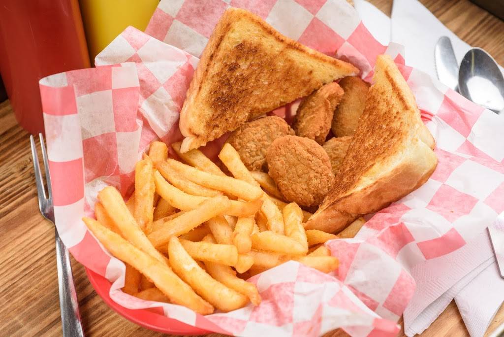 Country Home Cafe | restaurant | 3536 US-24, Grantville, KS 66429, USA | 7852462444 OR +1 785-246-2444