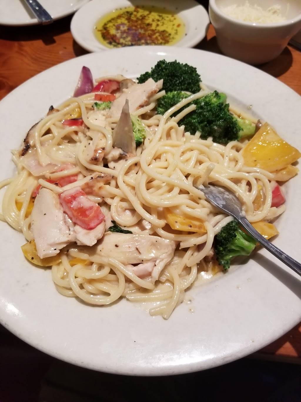 Johnny Carinos | restaurant | 23075 W Outer Dr, Allen Park, MI 48101, USA | 3132745551 OR +1 313-274-5551