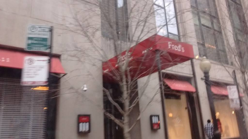 Freds Chicago | restaurant | 15 East W Oak St, Chicago, IL 60611, USA | 3125961111 OR +1 312-596-1111