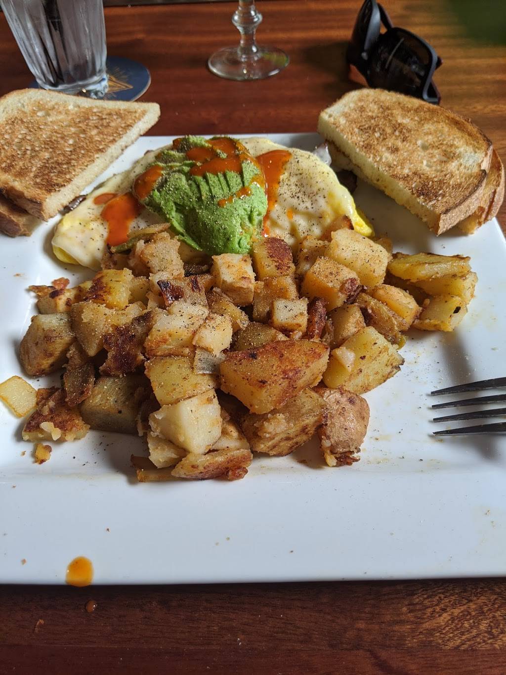 Hennesseys Tavern | restaurant | 1773 Newport Blvd, Costa Mesa, CA 92627, USA | 9496881123 OR +1 949-688-1123