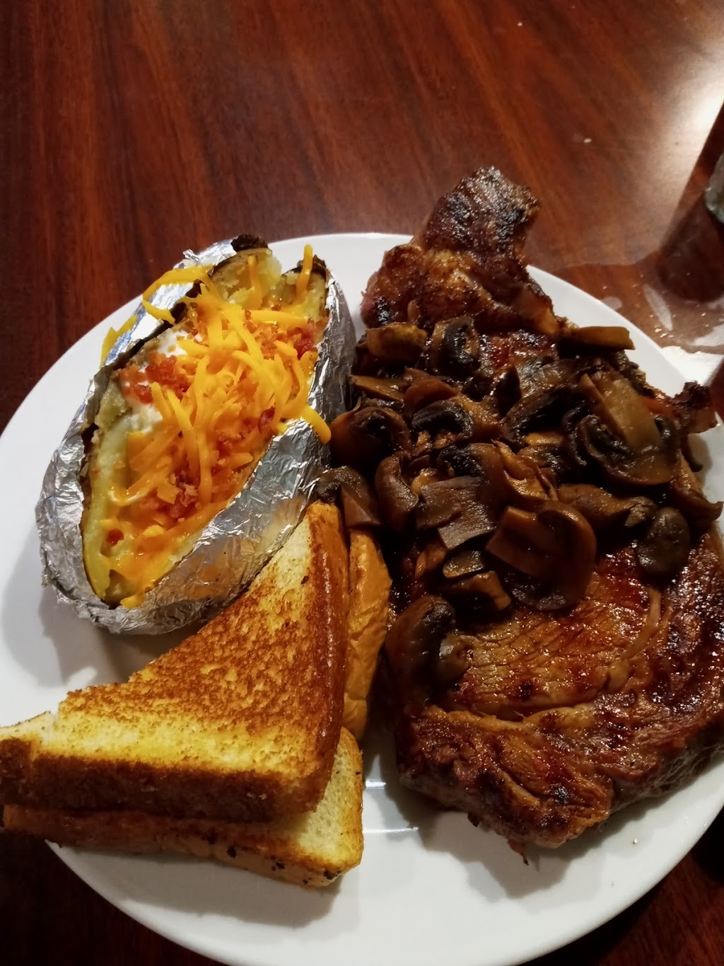 Prestons Steak & Grill | restaurant | 149 Forest Ave, Luverne, AL 36049, USA | 3343352400 OR +1 334-335-2400