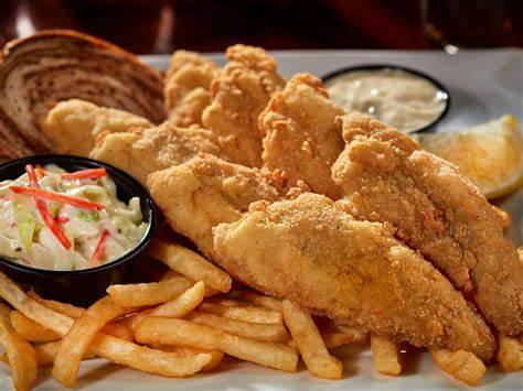 Cocktails Bar & Grill | restaurant | 3956 S Howell Ave, Milwaukee, WI 53207, USA | 4145395054 OR +1 414-539-5054