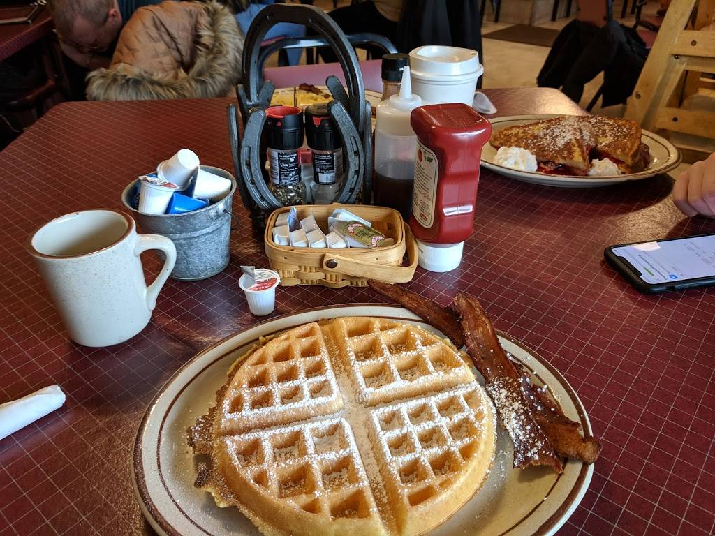 Knotts Family Diner and Ice Cream Parlor | restaurant | 6699 Center Rd, Valley City, OH 44280, USA | 3304832008 OR +1 330-483-2008