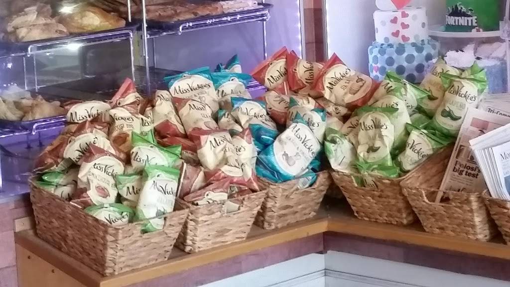 Cinnamons Bakery & Sandwich Shoppe | bakery | 1350 CA-2 #2, Wrightwood, CA 92397, USA | 7602495588 OR +1 760-249-5588