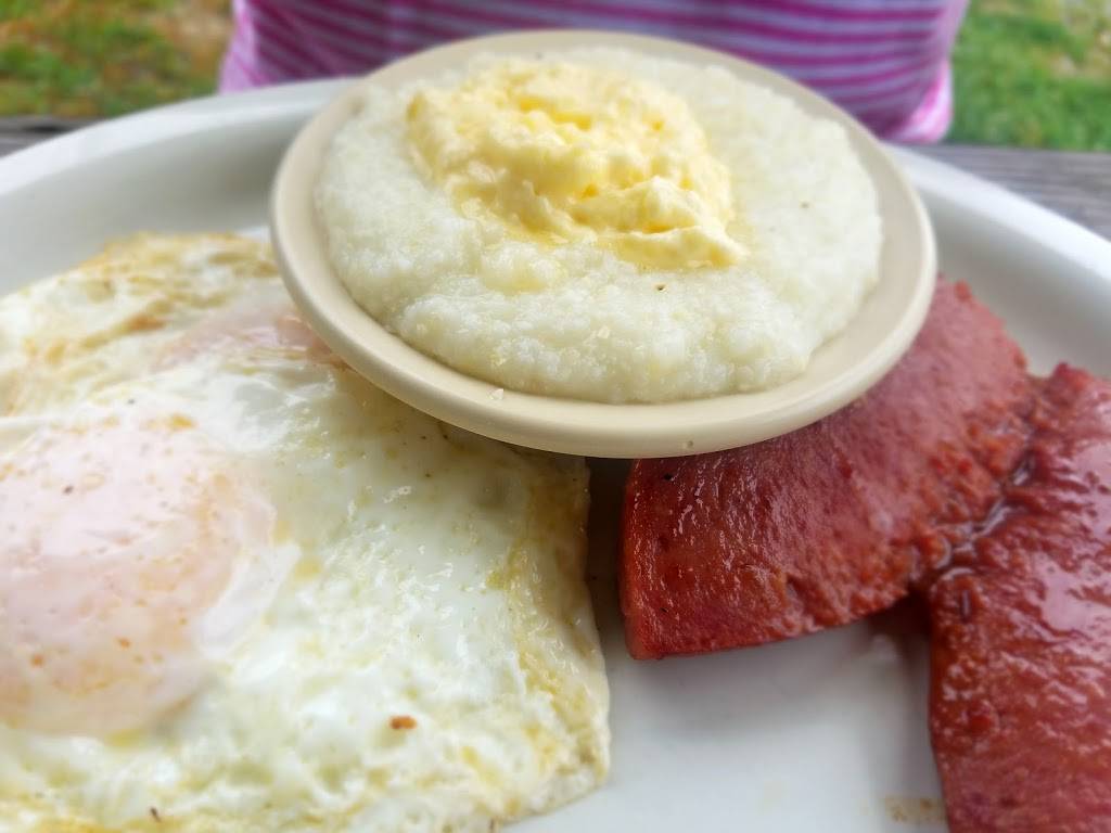 Lumpkins Marina Snack Bar And Grill | restaurant | 19 Lumpkin Dr, Penhook, VA 24137, USA | 4349274327 OR +1 434-927-4327