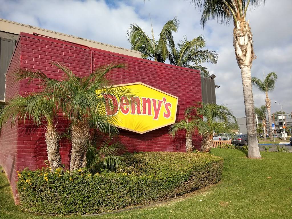 Dennys | restaurant | 2920 E Nutwood Ave, Fullerton, CA 92831, USA | 7145728984 OR +1 714-572-8984