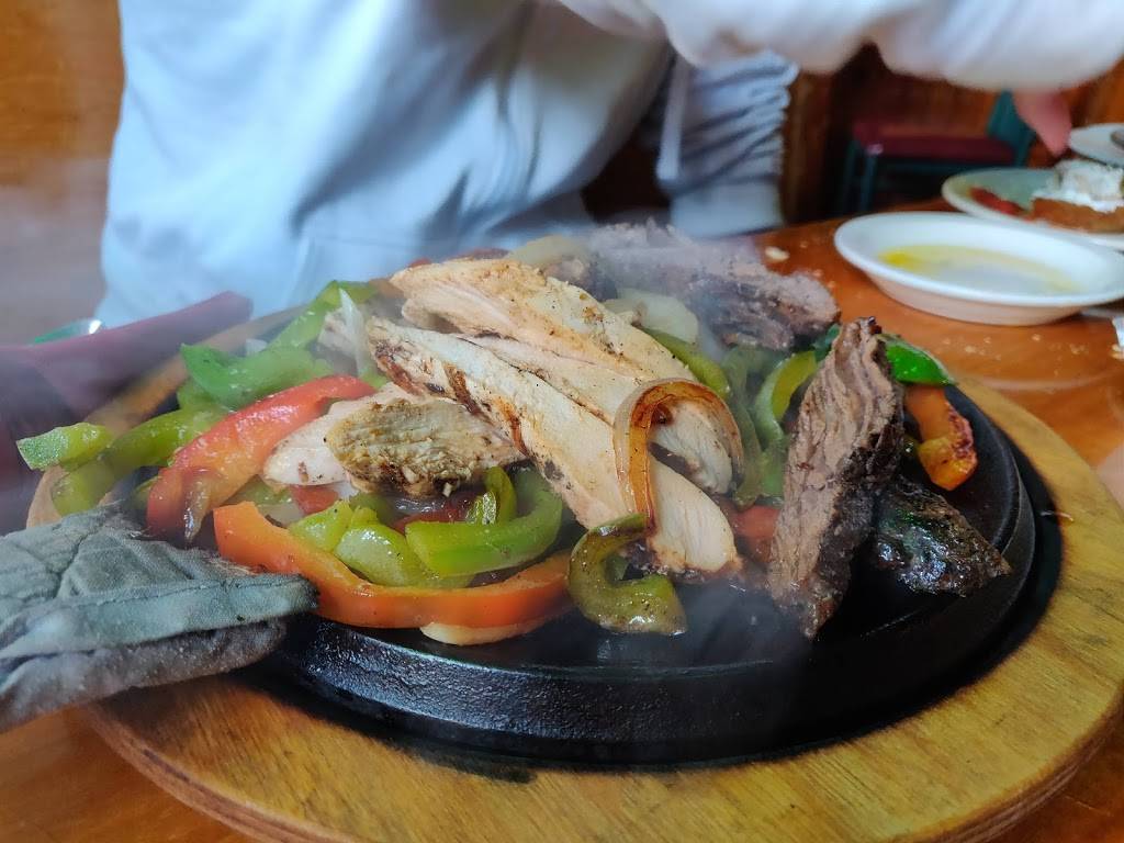 Lucky Dog Tavern & Grill | restaurant | 53 South Main St, Plymouth, NH 03264, USA | 6035362260 OR +1 603-536-2260