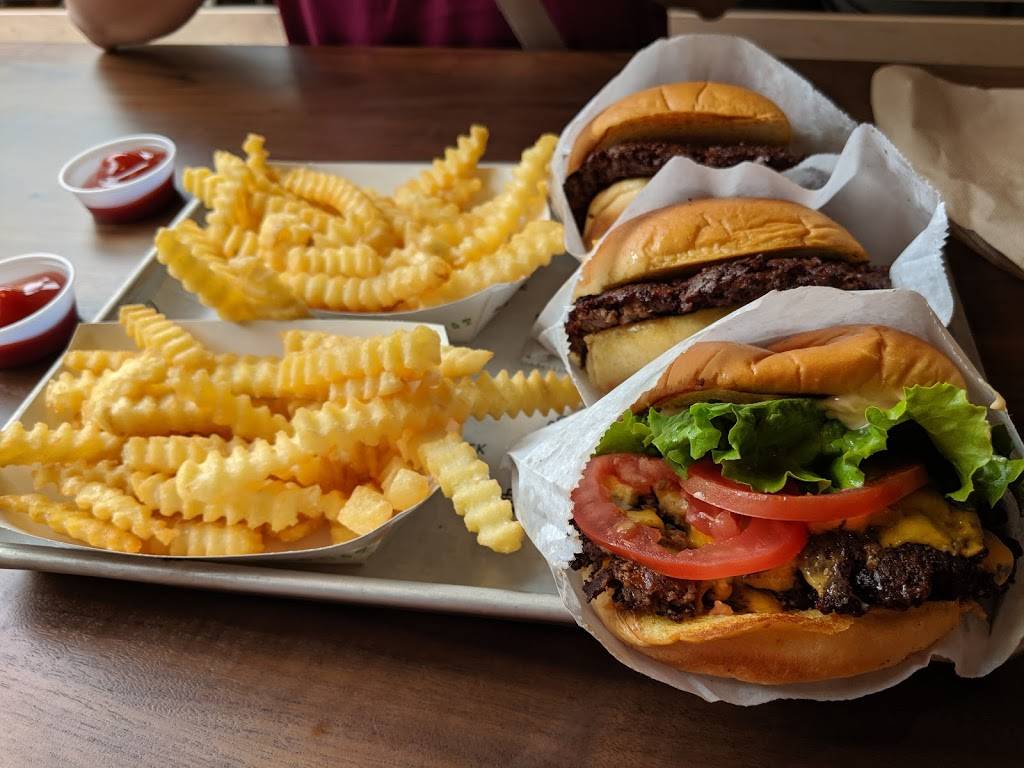 Shake Shack | restaurant | 4005 The Strand W, Columbus, OH 43219, USA | 6144077728 OR +1 614-407-7728