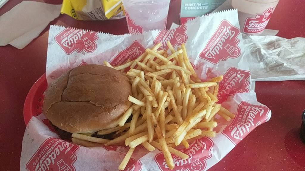 Freddys Frozen Custard & Steakburgers | restaurant | 3020 N Wooster Ave, Dover, OH 44622, USA | 3303642299 OR +1 330-364-2299