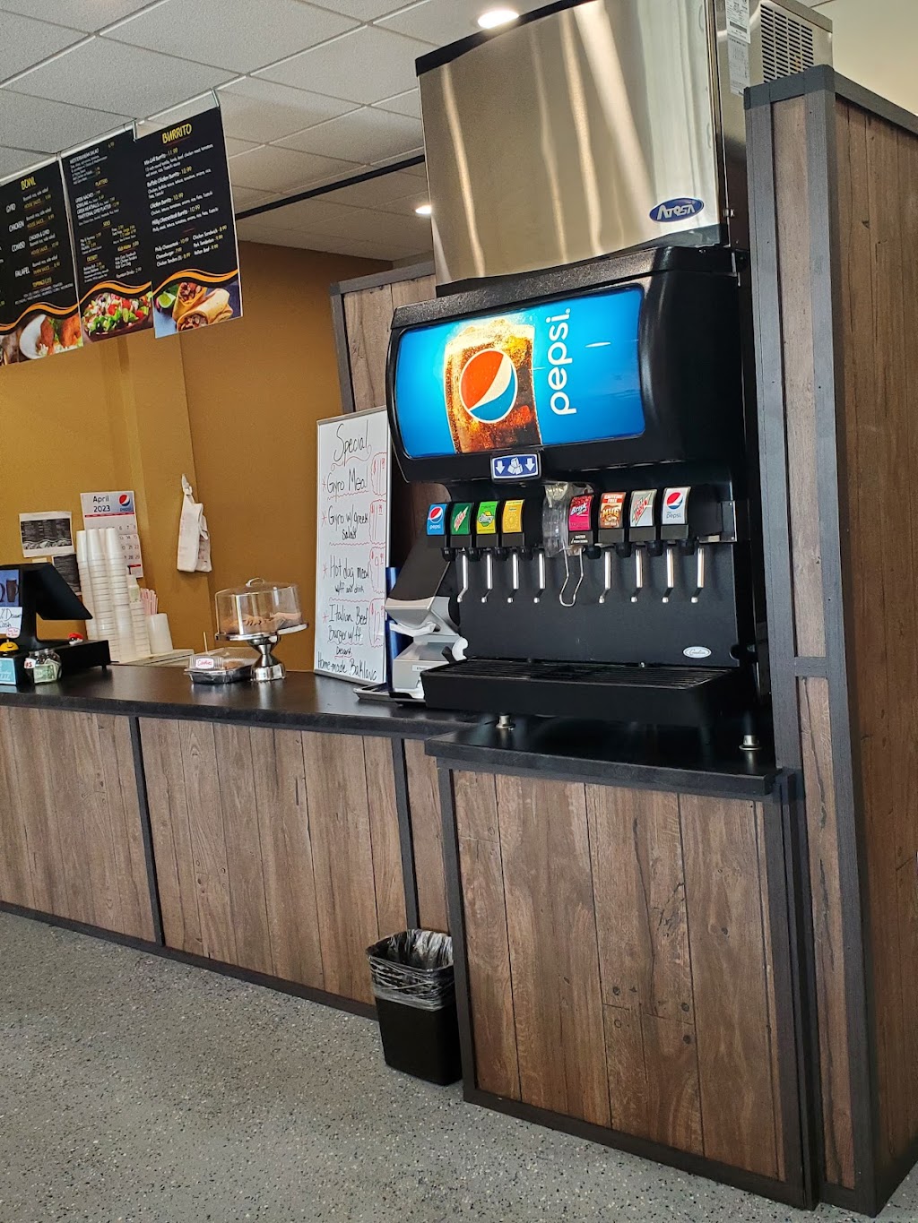 Gyro 600 - Eldridge | restaurant | 600 E Le Claire Rd, Eldridge, IA 52748, USA | 5632854976 OR +1 563-285-4976