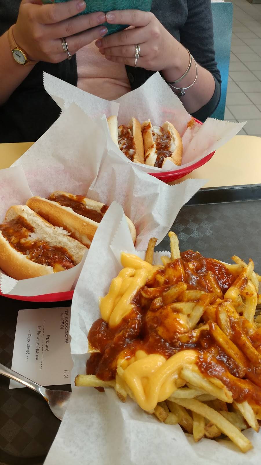 Brighton Hot Dog Shoppe | restaurant | 5990 University Blvd, Moon, PA 15108, USA | 4122999212 OR +1 412-299-9212