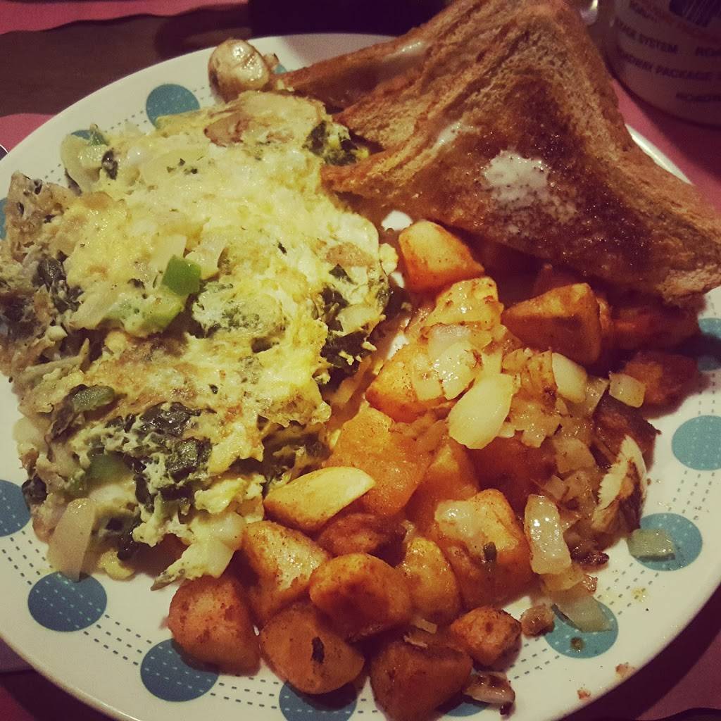 Maddies | restaurant | 395 Main St, East Hartford, CT 06118, USA | 8605697339 OR +1 860-569-7339