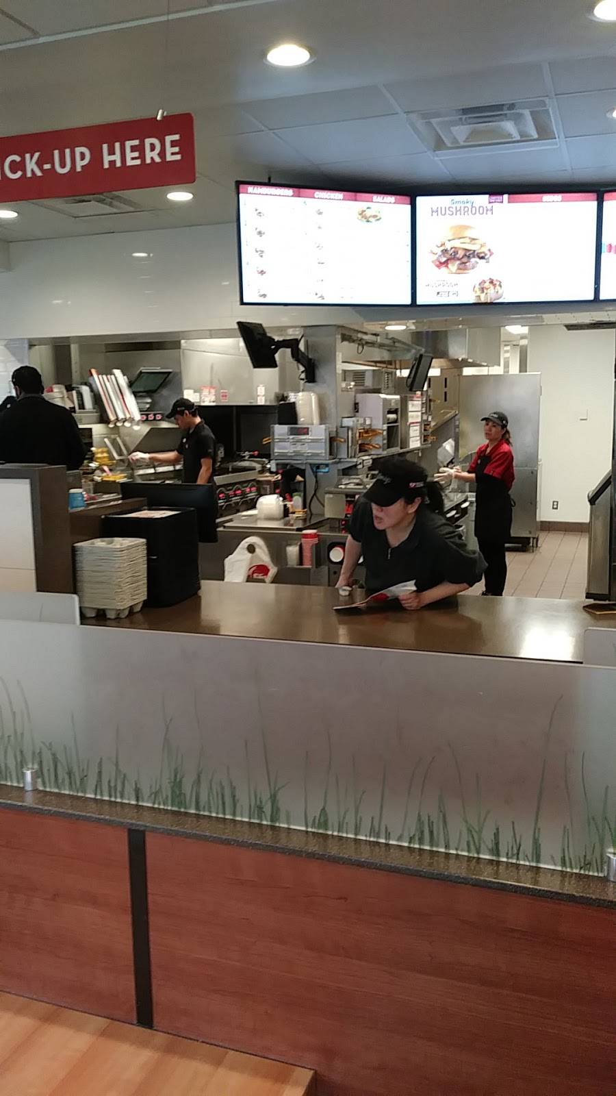 Wendys | restaurant | 191 Newport Ave, Quincy, MA 02170, USA | 6174722983 OR +1 617-472-2983