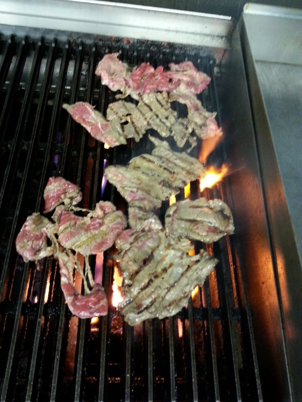 Lincoln Gyros Inc | restaurant | 2314 S 27th St, Milwaukee, WI 53215, USA | 4143834343 OR +1 414-383-4343