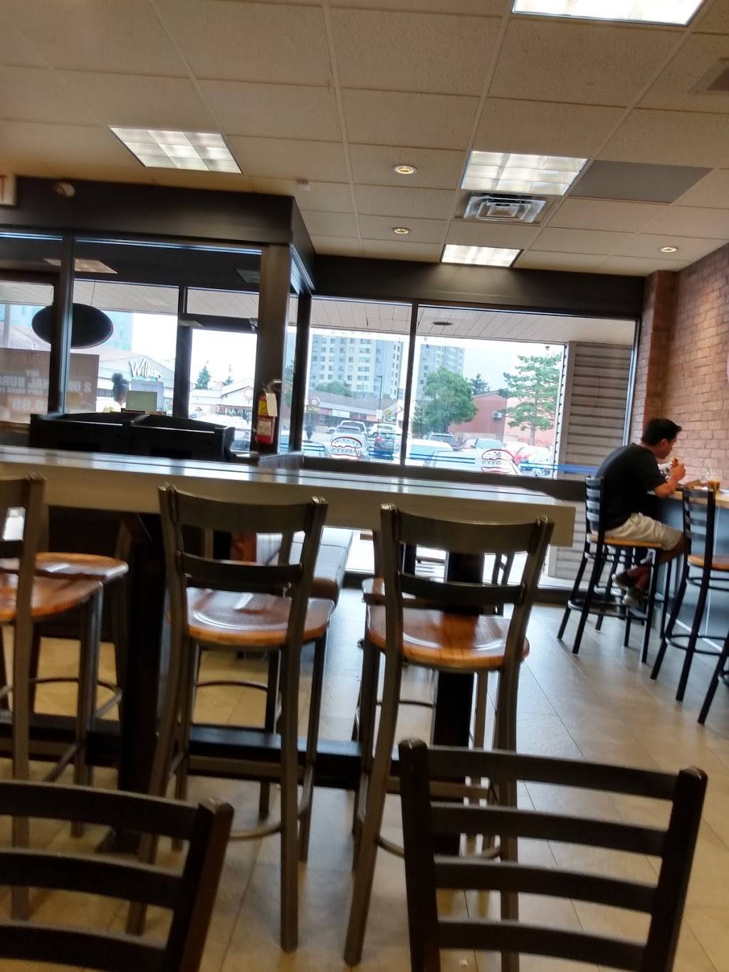 Harveys | restaurant | 170 University Ave W Unit 10, Waterloo, ON N2L 3E9, Canada | 5198889744 OR +1 519-888-9744