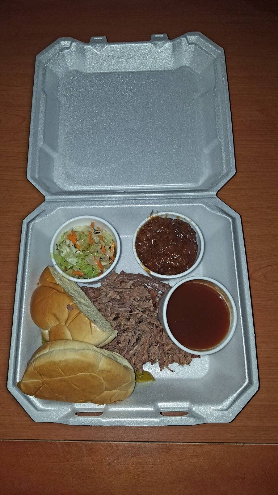 Le - Js Bar BQ | restaurant | 601 SE 36th St, Newton, KS 67114, USA | 3162830802 OR +1 316-283-0802