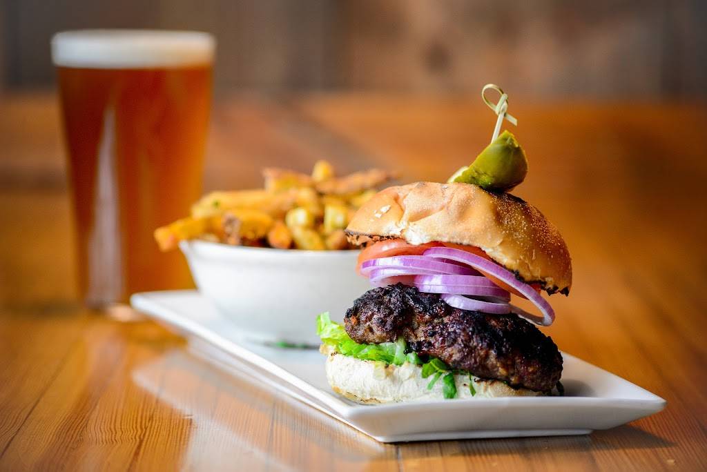 Barnstormer Brewing & Distilling Co. Brewpub Restaurant | restaurant | 384 Yonge St #3, Barrie, ON L4N 4C8, Canada | 7054811701 OR +1 705-481-1701