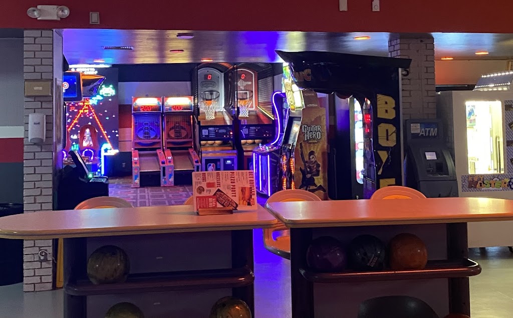 Bowlero Thousand Oaks | restaurant | 4330 Thousand Oaks Dr, San Antonio, TX 78217, USA | 2106540031 OR +1 210-654-0031