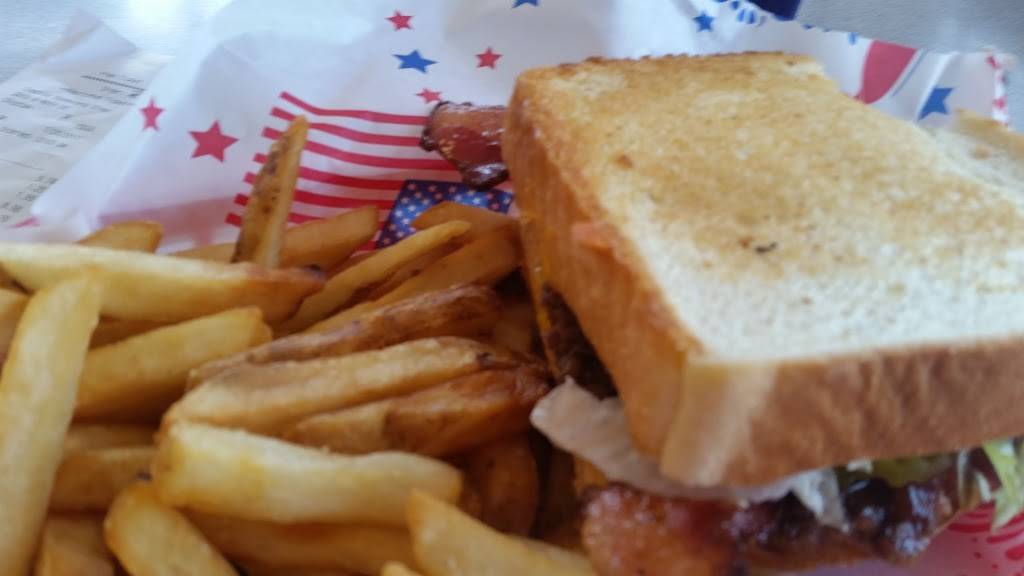 Boomarang Diner | restaurant | 2400 Main St, Choctaw, OK 73020, USA | 4053904455 OR +1 405-390-4455