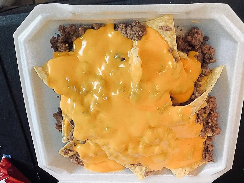 Classic Chicken Snacks | restaurant | 17234 S John Deere Rd, Dubuque, IA 52001, USA | 5632078881 OR +1 563-207-8881