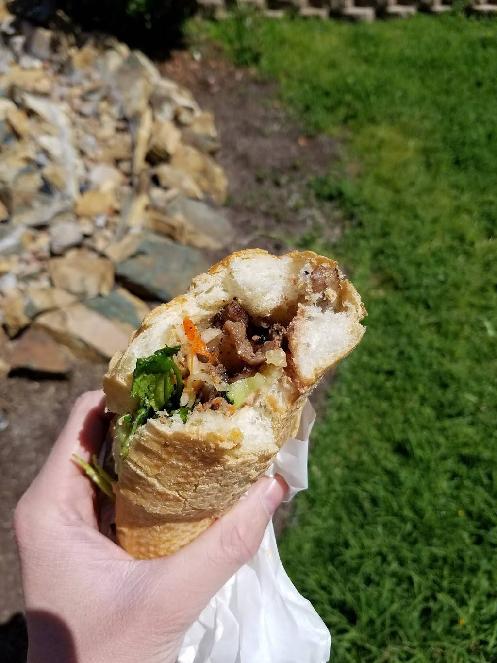 Song Huong Restaurant | restaurant | 10550 Camino Ruiz, San Diego, CA 92126, USA | 8585669876 OR +1 858-566-9876