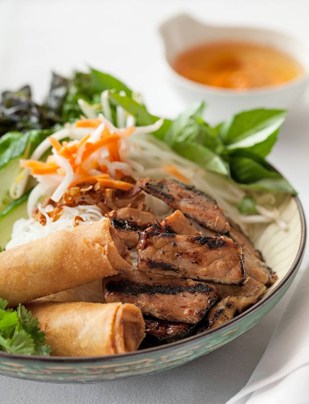 Chinoise | restaurant | 936 NE Park Dr, Issaquah, WA 98029, USA | 4253944177 OR +1 425-394-4177