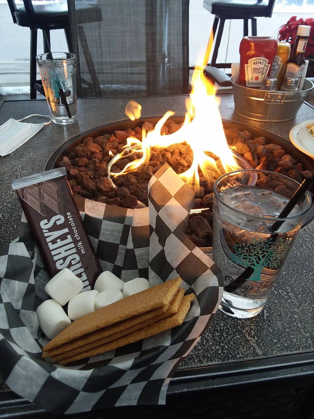 Oakys Tavern | restaurant | 9205 US-31, Grawn, MI 49637, USA | 2312766244 OR +1 231-276-6244