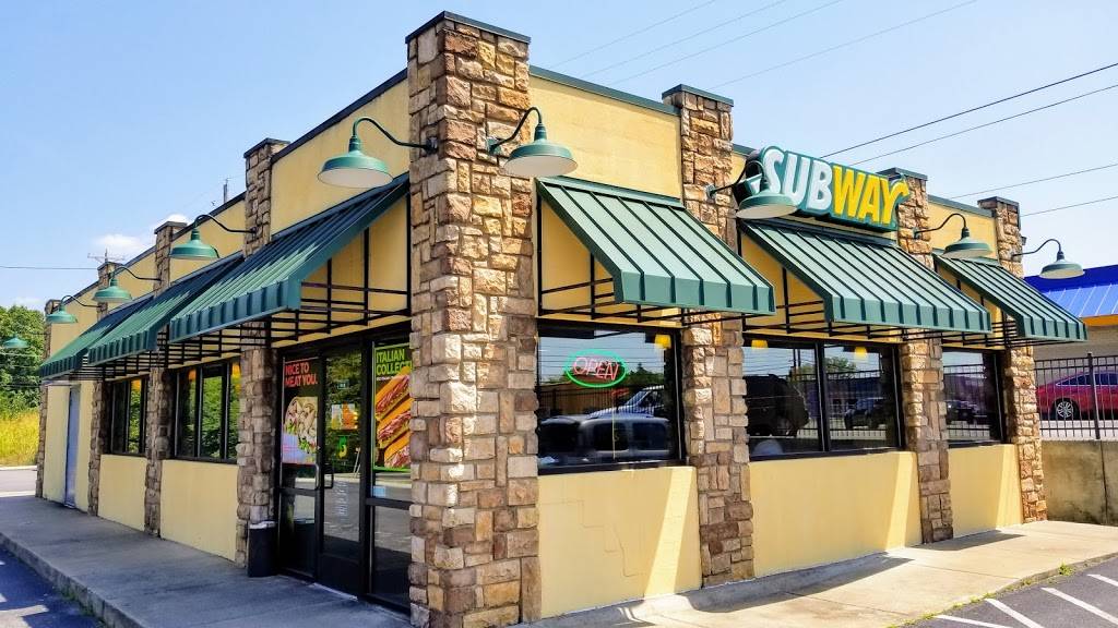 Subway | restaurant | 1108 N Main St, Shelbyville, TN 37160, USA | 9316801299 OR +1 931-680-1299