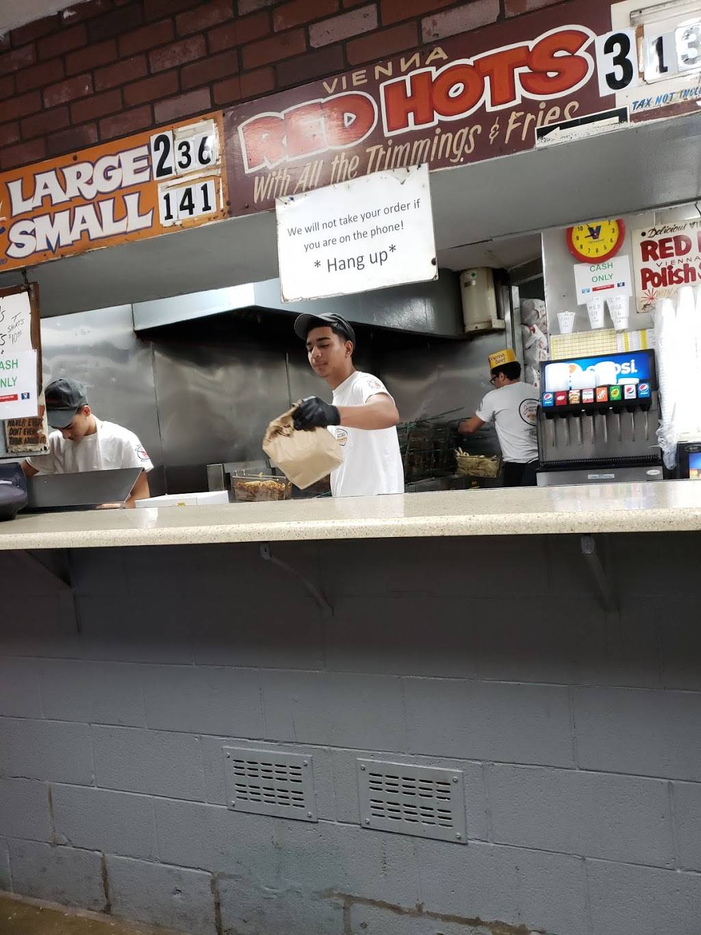 Jimmys Red Hots | restaurant | 4000 W Grand Ave, Chicago, IL 60651, USA | 7733849513 OR +1 773-384-9513