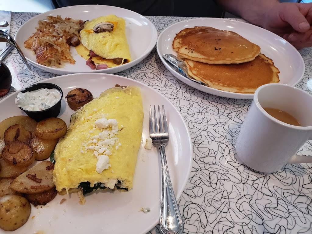 Curley Cone | restaurant | 12850 W M 179 Hwy, Wayland, MI 49348, USA | 2697926560 OR +1 269-792-6560