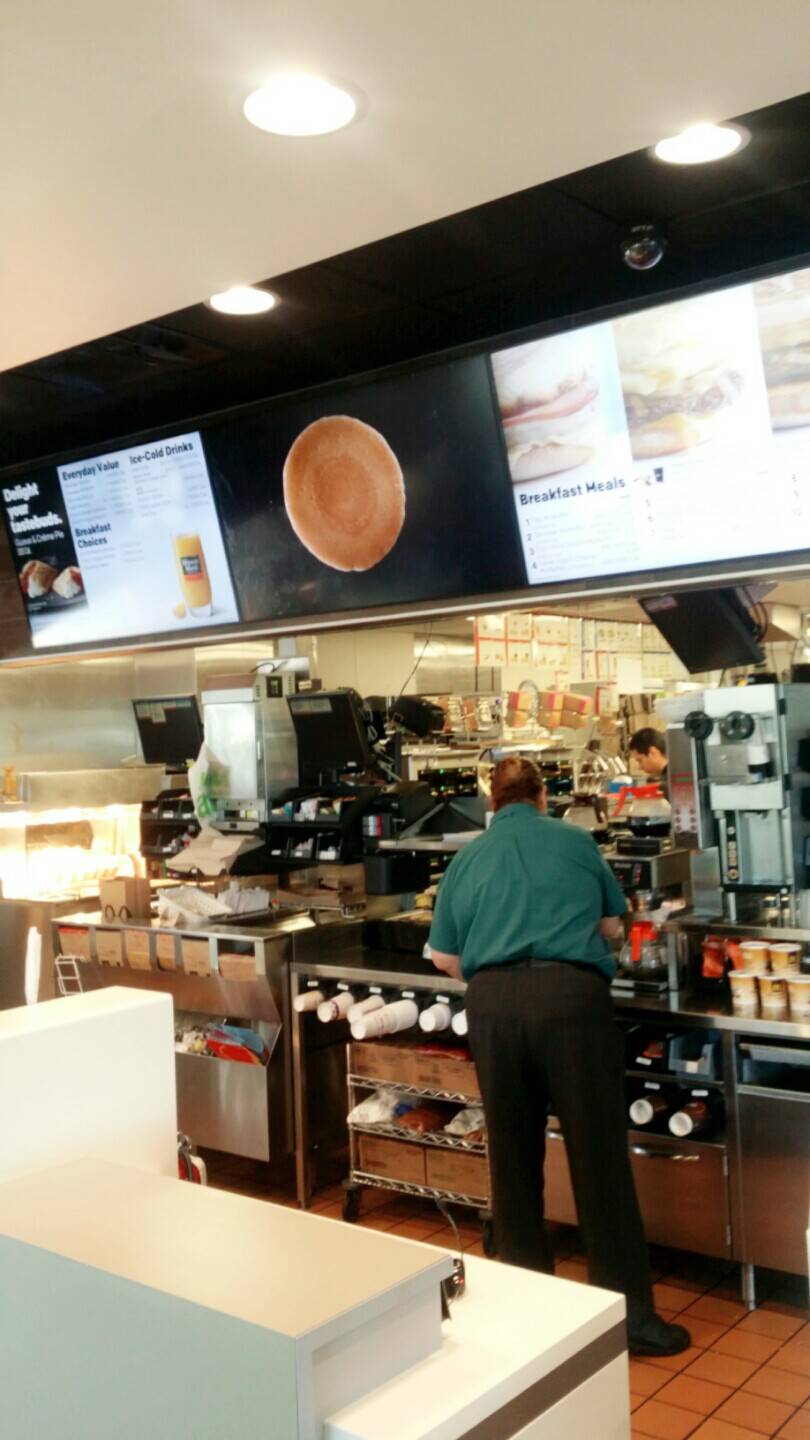 McDonalds | cafe | 8 NE Pine Island Rd, Cape Coral, FL 33909, USA | 2397725888 OR +1 239-772-5888