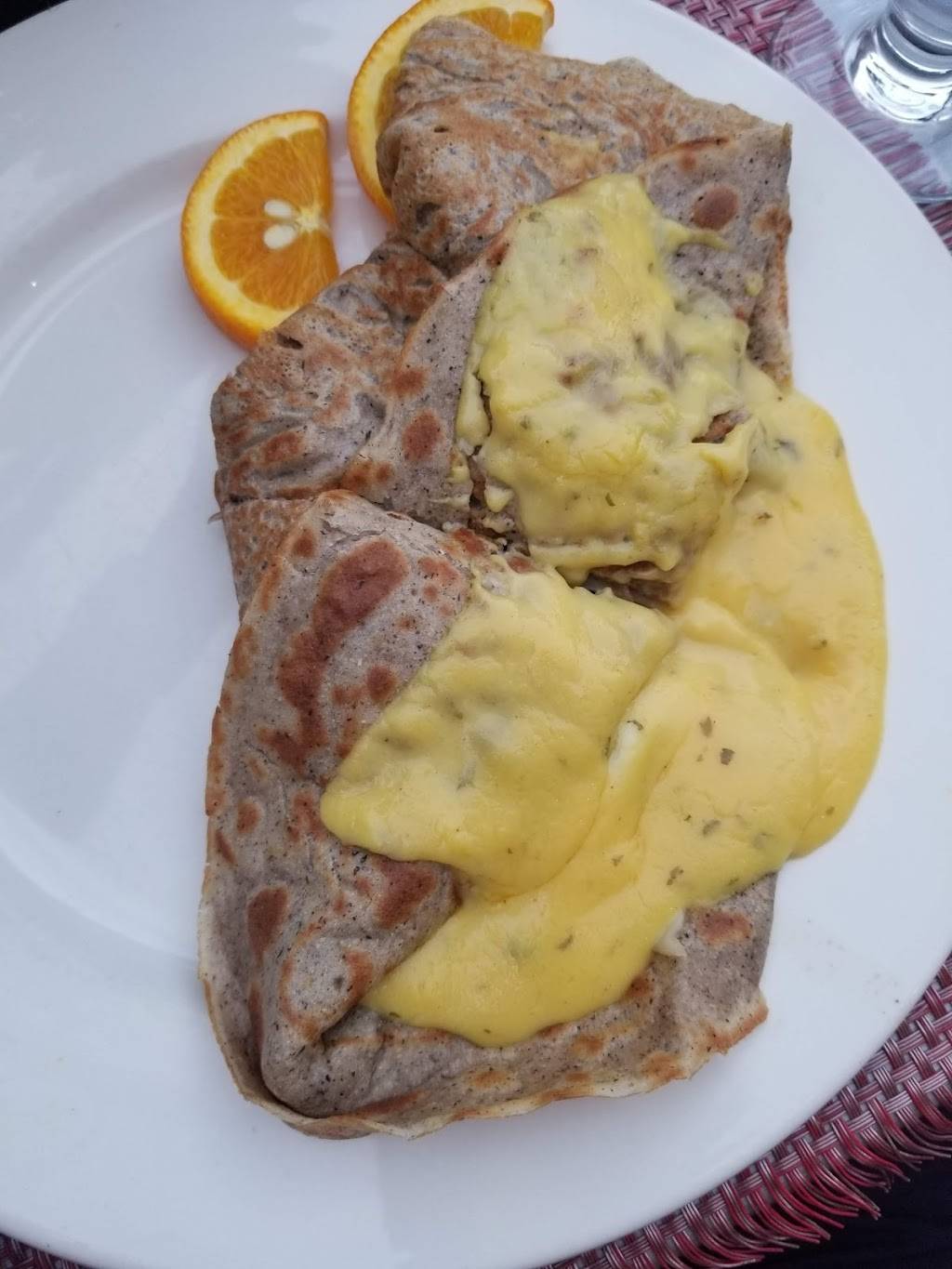 LEscale Bistro et Crêperie | restaurant | 2 Rue du Petit Champlain, Québec, QC G1R 4S7, Canada | 5817416979 OR +1 581-741-6979