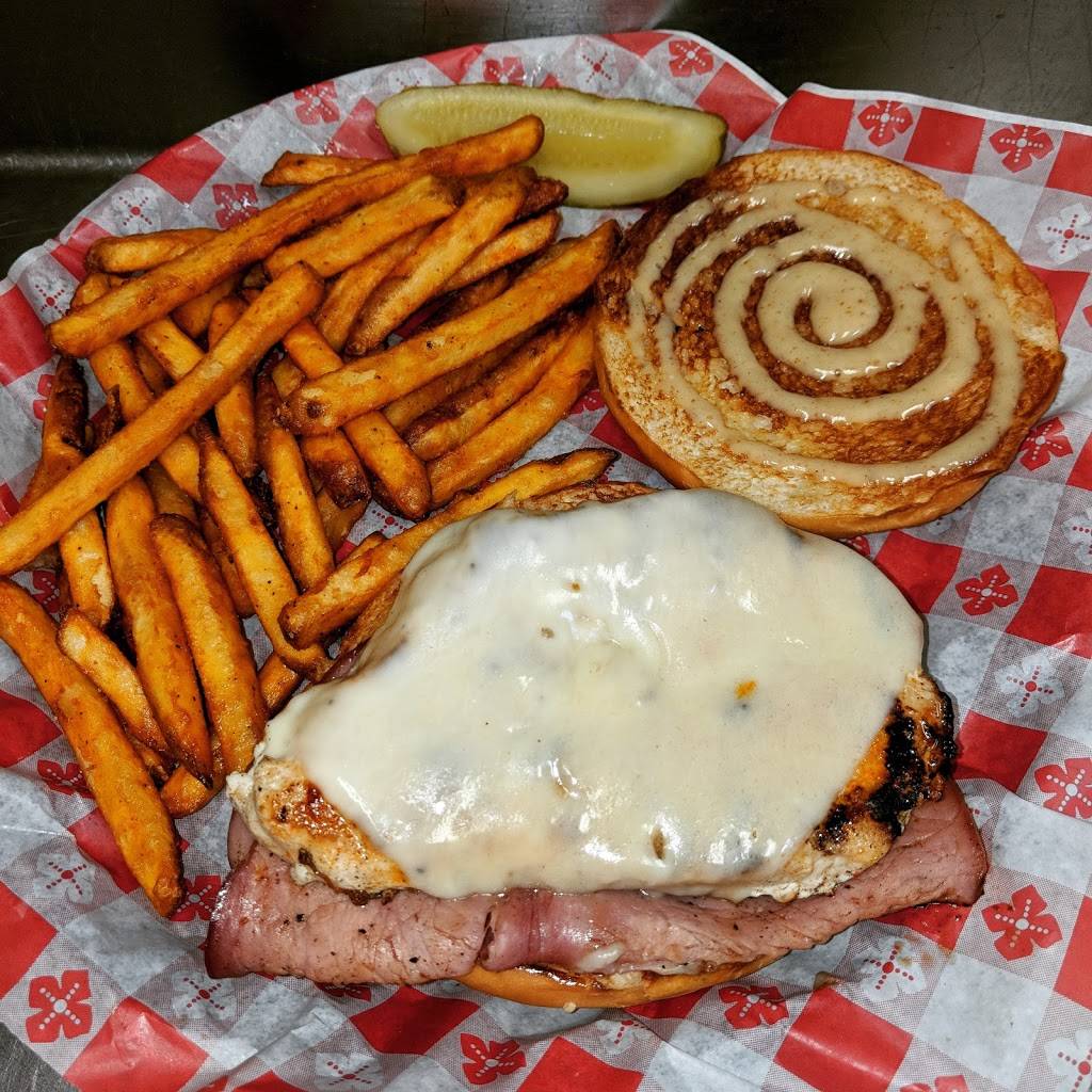 Mels Bar & Grill | restaurant | 137 E Main St, Brandon, WI 53919, USA | 9203465678 OR +1 920-346-5678